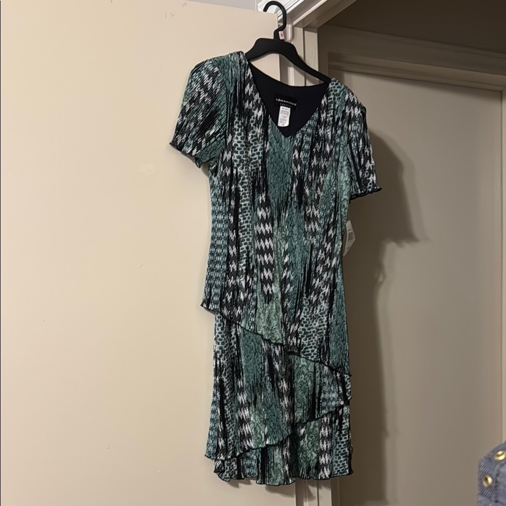 Connected Apparel Green Asymmetrical Sundress with Flutter Sleeves